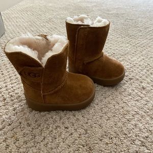 Ugg Keegan baby BNIB